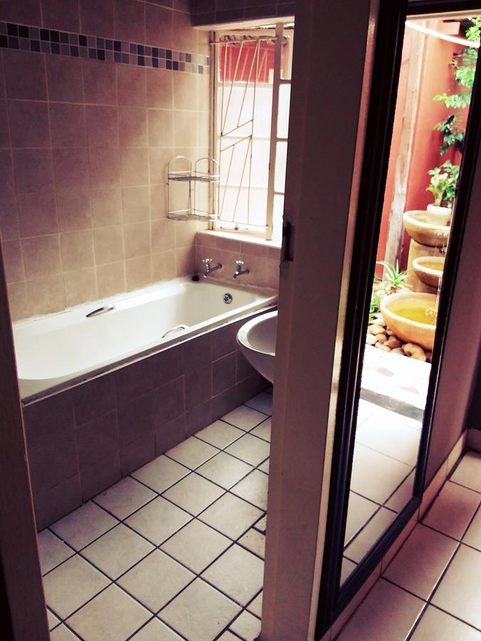 Larona Inn Mafikeng Kültér fotó
