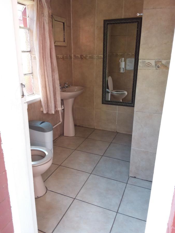 Larona Inn Mafikeng Kültér fotó