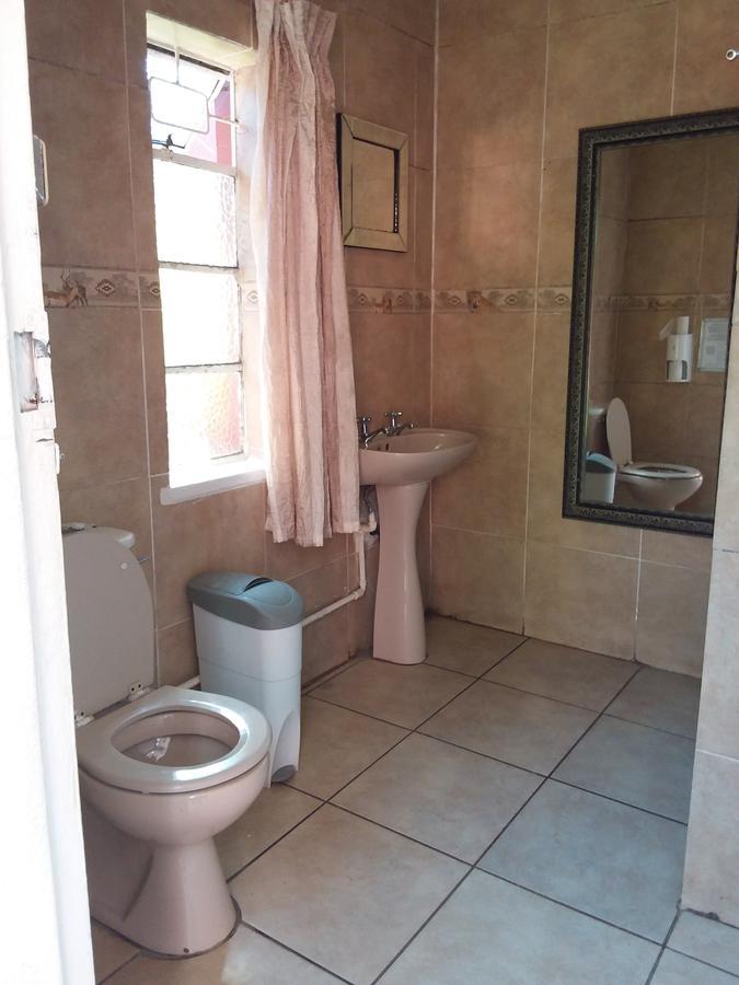 Larona Inn Mafikeng Kültér fotó